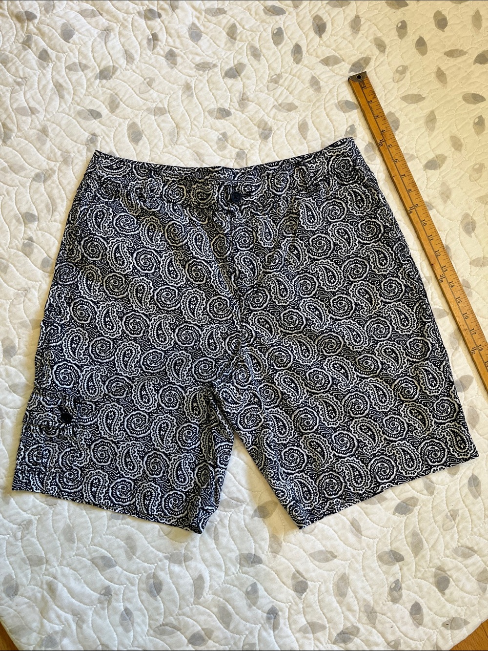Liz Claiborne Black and White Paisley Women's Shorts